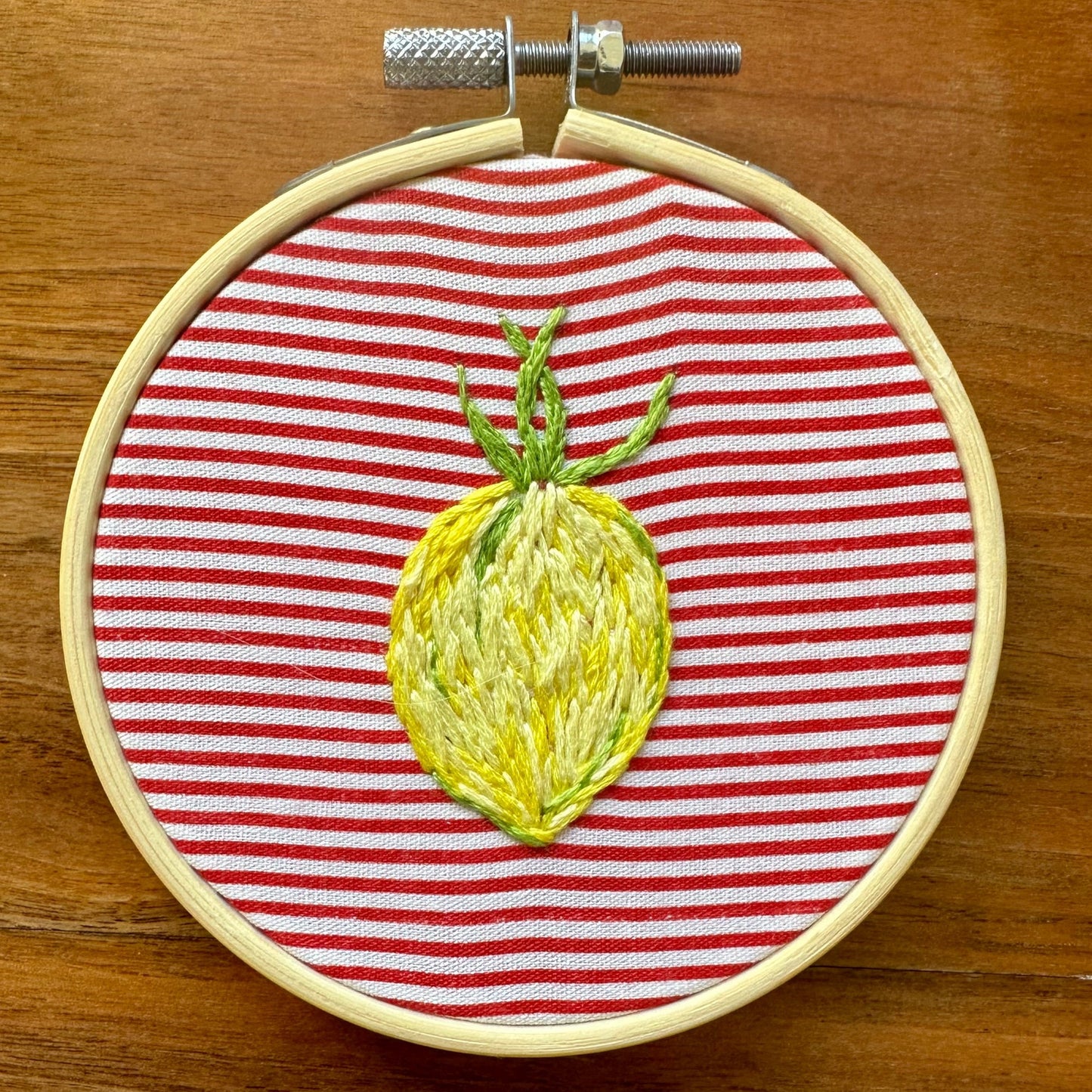 Lemon tree tomato hoop